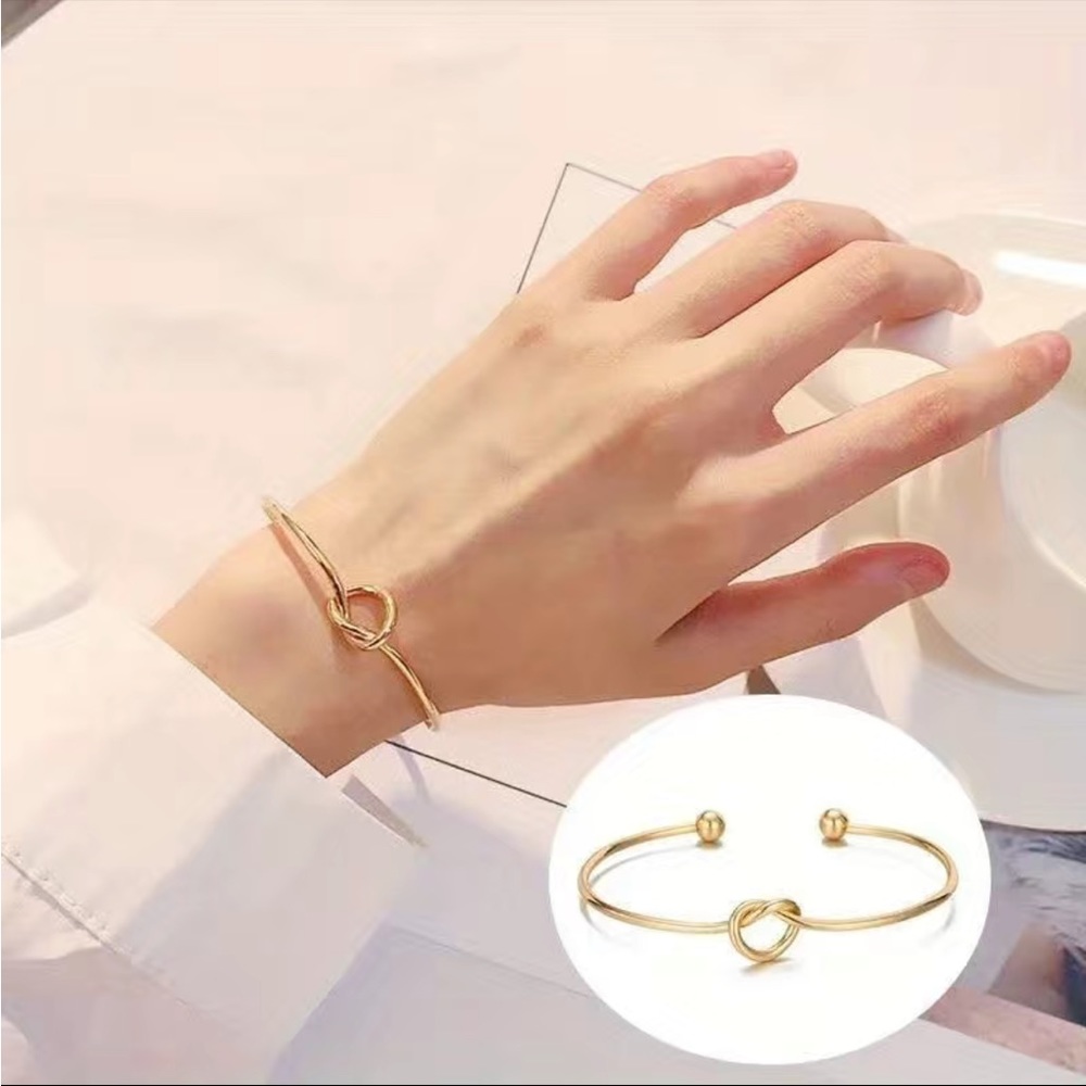 NWT Golden love/trust knot minimalist classic bangle bracelet new with tags - Picture 4 of 4